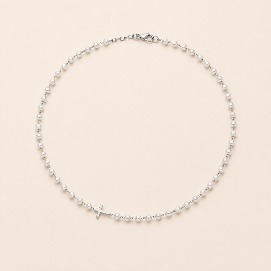 Collier de perles à croix – finition argentée