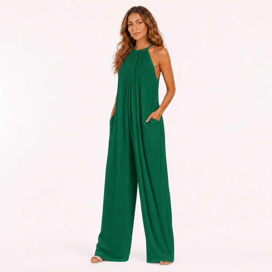 Combinaison ample à jambes larges verte portée par le modèle